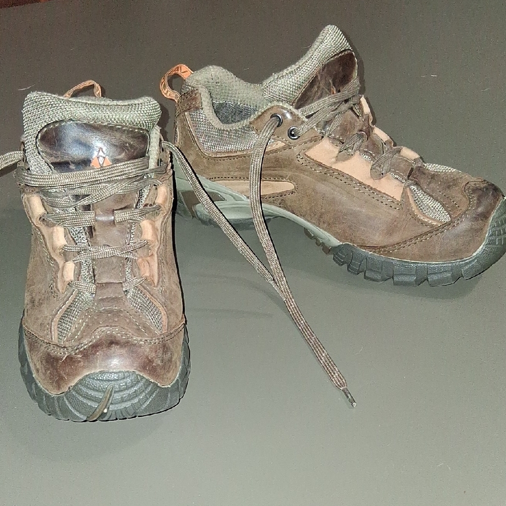 Vasque Mantra 2.0 GTX hiking shoes in brown nubuck leather Women's 8.5